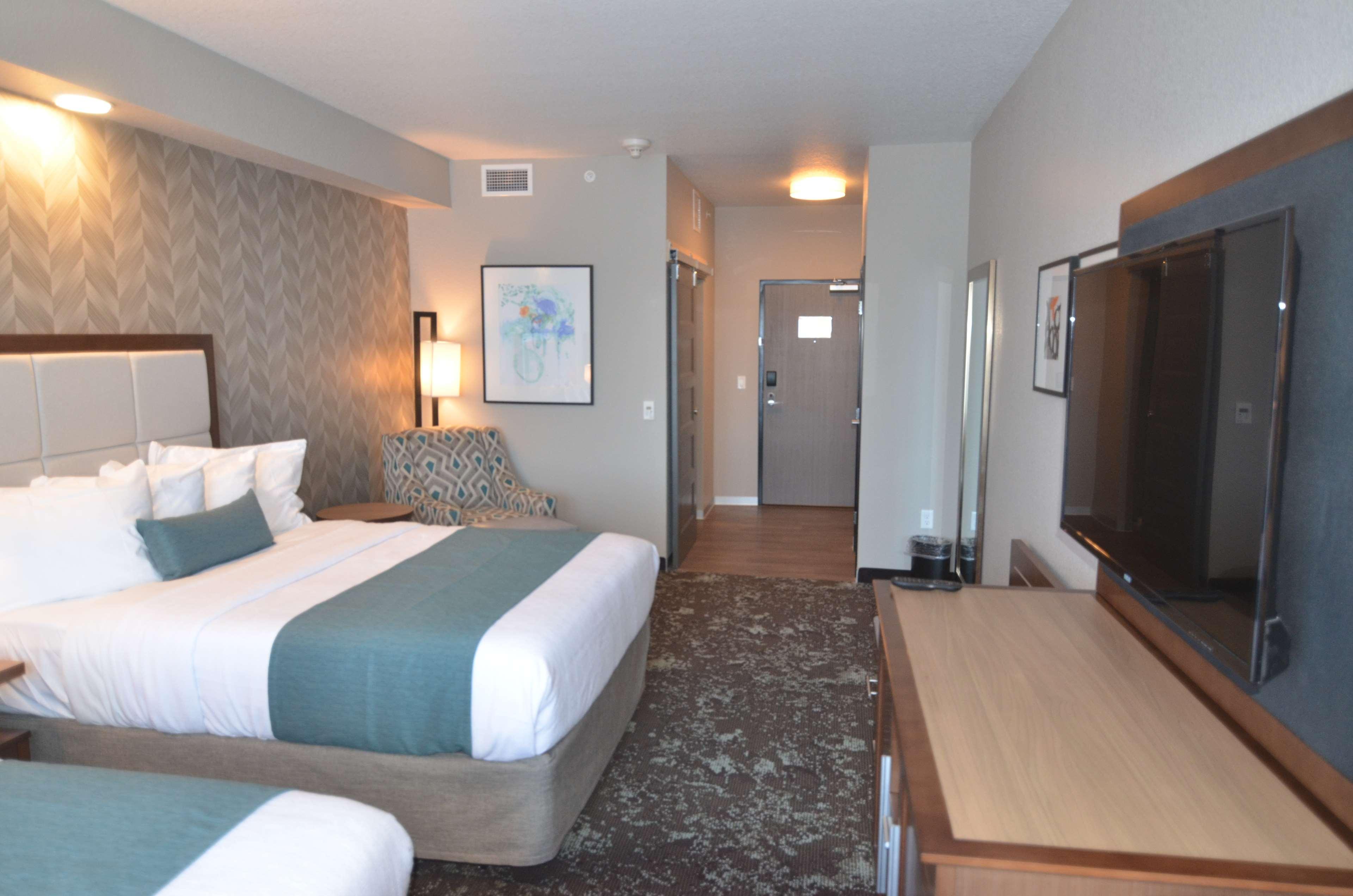 Best Western Premier Ankeny Hotel Exterior photo