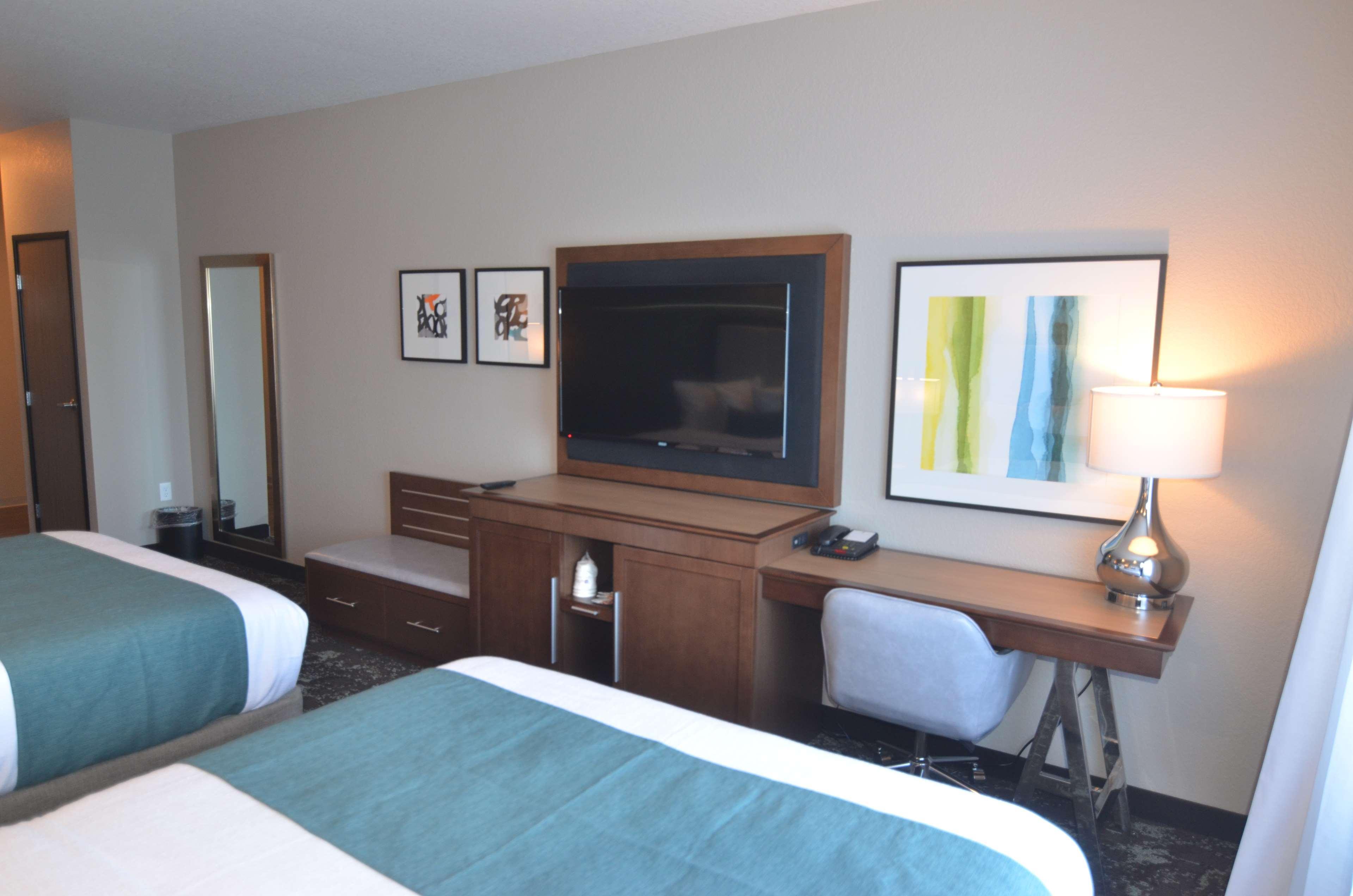 Best Western Premier Ankeny Hotel Exterior photo